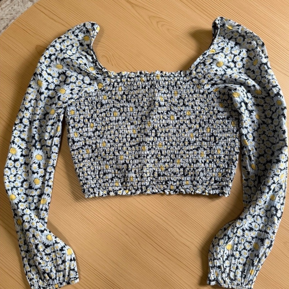 American Eagle Floral Smocked
Cropped Blouse Long Sleeve Size Small
NWT - Picture 4 of 7
